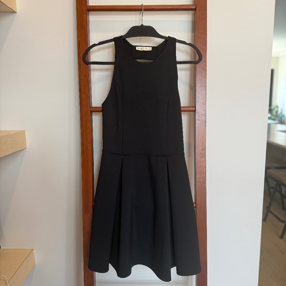 Abercrombie A-Lined Dress with Back Cutouts – Black – Size M